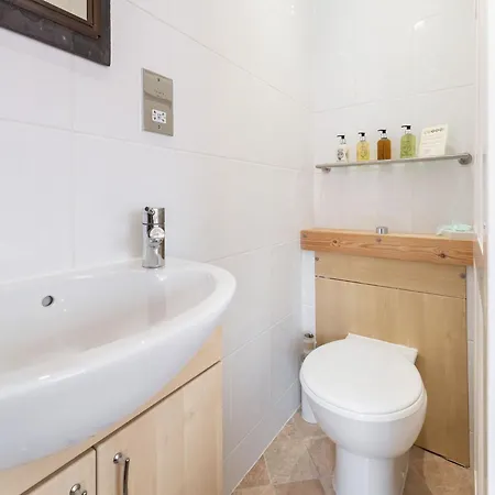 7 Bed In Ambleside Oc-Lr053