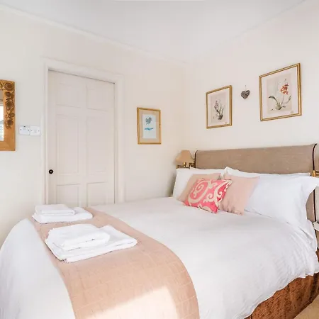 7 Bed In Ambleside Oc-Lr053