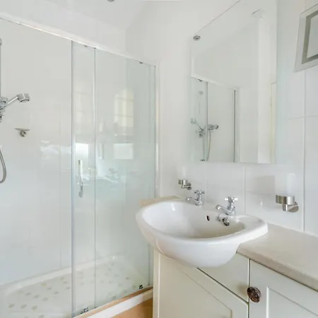 7 Bed In Ambleside Oc-Lr053