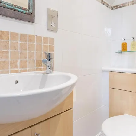 7 Bed In Ambleside Oc-Lr053